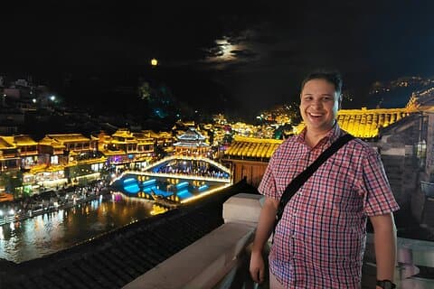 Half-Day Self-Guided Fenghuang Night Tour from Zhangjiajie