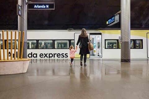 Aeroporto de trem expresso de Arlanda e transferência da cidade de Estocolmo