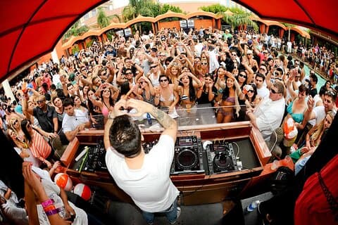 Tournée des clubs de billard EDM de Las Vegas avec expérience en bus de fête