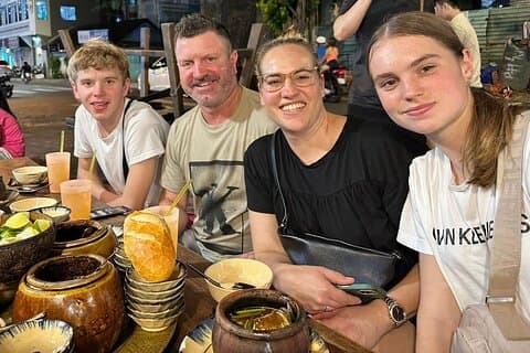 Ho Chi Minh City: Street Food & Sightseeing Tour with Local Guide