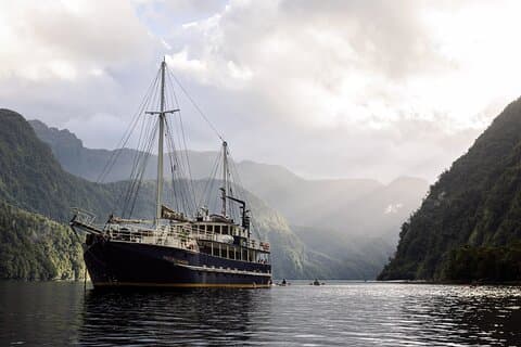 Croisière avec nuitée sur le Doubtful Sound