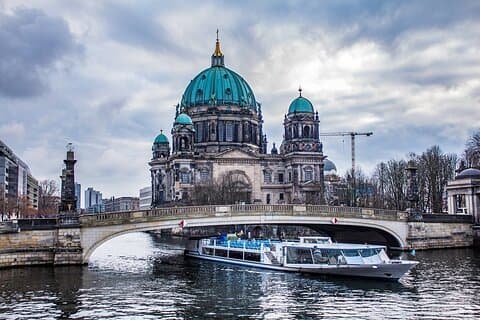Berlin Night Tour / Rundgang mit lokalem Guide