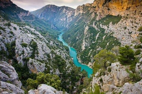 El Gran Cañón de Europa y sus campos de lavanda Grupo pequeño