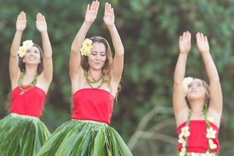 Oahu: Private Luau Round-Trip Transportation from Honolulu