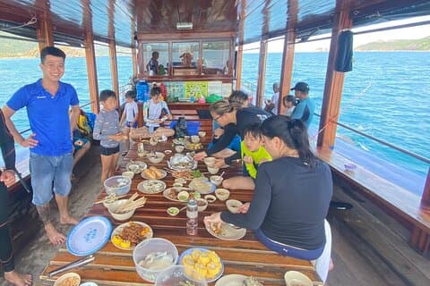 Privétour Snorkelen en barbecue aan boord in Nha Trang
