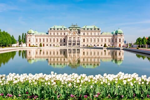 Privater Tagesausflug von Budapest nach Bratislava, Wien und zurück