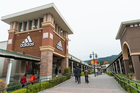 Tour privado de compras desde Yokohama a Gotemba Premium Outlets
