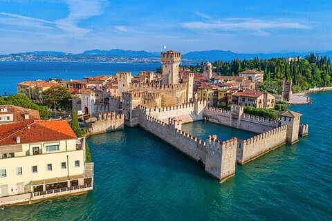 Fra Milano: Verona, Sirmione og Gardasøen tur med bådsejlads