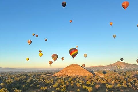 Unforgettable Balloon Flight + Tour of Teotihuacan