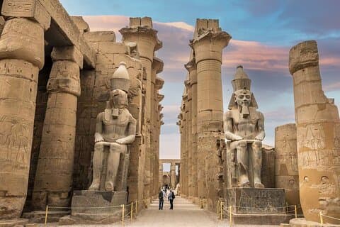 Ontdek de geschiedenis en schatten van Luxor tijdens een dagtour