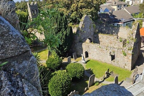 Storia vivente interattiva nel castello di Dalkey vicino alla città di Dublino