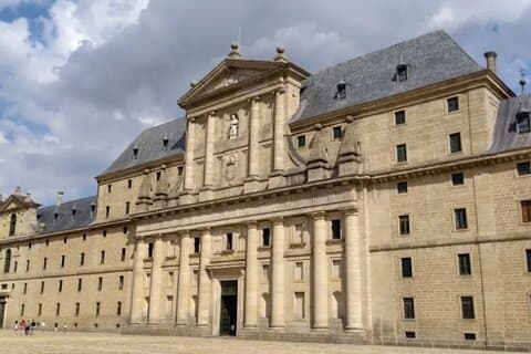 Visite privée de l'Escurial et de la Vallée des Morts en minibus