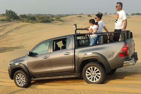 Dinner On Dunes With Luxury Hilux Safari