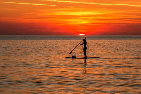 Paddle Board Verleih: Gleiten auf dem Wasser mit Leichtigkeit