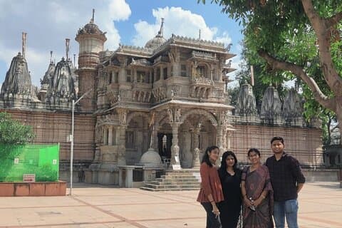 Gujarat Historiska platser & Wildlife Safari Tour