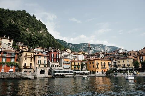 Disposición de vehículos privados a Como y Bellagio desde Milán 8 h