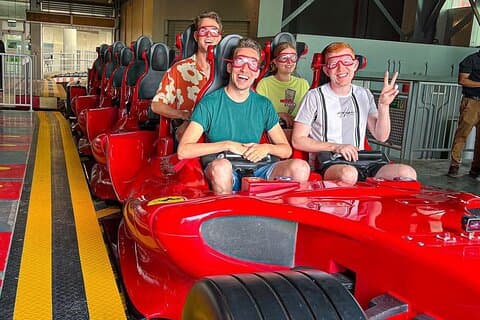 Ferrari World med Fast Track-adgang, måltidskupon og overførsel