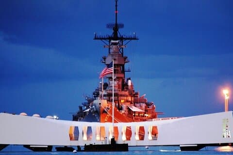 Private Pearl Harbor USS Arizona und USS Missouri