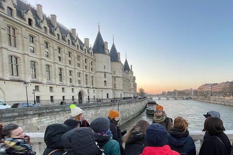 LGBTQ Challenges and Triumphs Private Walking Tour i Paris