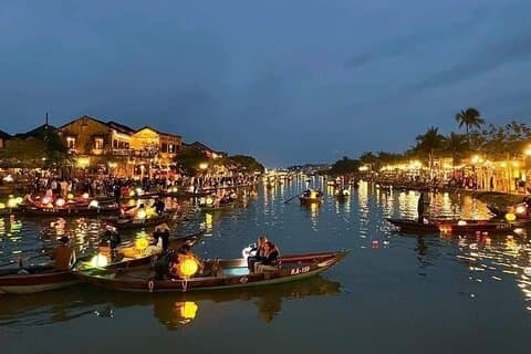 Hoi An Tour por la ciudad por la tarde y noche con paseo en barco - Mercado nocturno