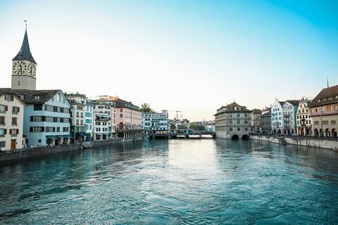 Private direct transfer from Interlaken to Zurich