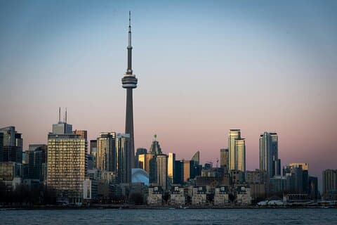 Private ONE-Way Transfer Niagara Falls to Toronto Airport YYZ
