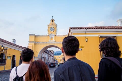 Traslado privado desde la ciudad de Guatemala a Antigua