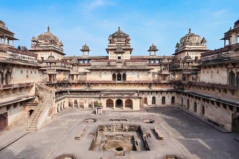 A Day Trip of Orchha from Khajuraho in Private Car with Guide