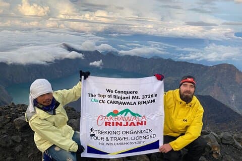 RINJANI CLIMB 2DAYSをクレーターリムにマウント