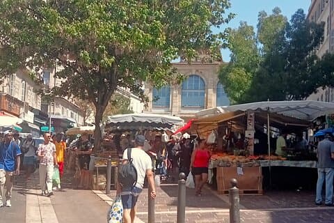 Passeio a pé por Marselha, Noailles, ecos de Here and Elsewhere