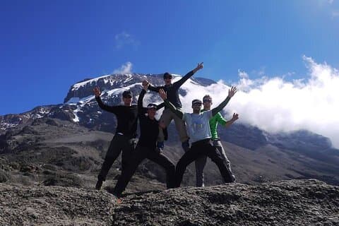6 jours d'escalade du mont Kilimandjaro sur la route de Marangu