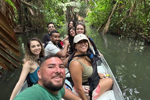 Excursão de canoa relaxante em Tortuguero