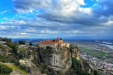 Midday Tour in Meteora from Kalabaka's Train Station