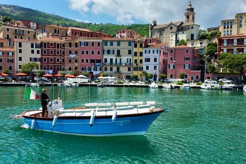 Boat tour 5 Terre from La Spezia : swim, food & open bar