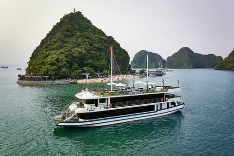 Crucero de un día de 5 estrellas en Halong Arcady: almuerzo buffet, vino y fruta
