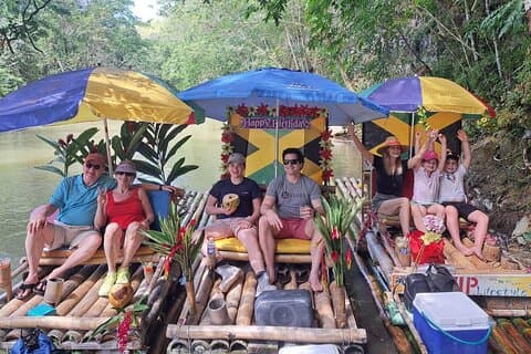 Rafting no Rio Lethe com massagem nos pés com calcário saindo de Montego Bay