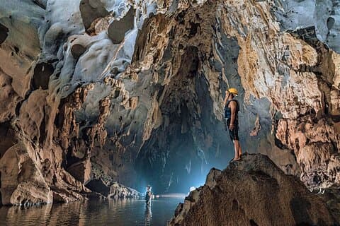 Hue to Dark Cave Group Adventure Excursion kun på lige dage