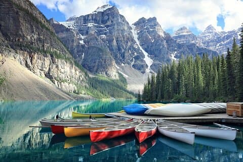 Moraine Lake & Lake Louise Private Day Tour with Banff Explorer