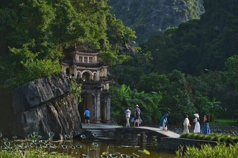 ハノイ: ビチドンパゴダとチャンアン洞窟への豪華な日帰り旅行