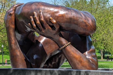 Messing en brons: audiogids voor kunst en monumenten in Boston