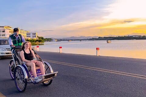 フエ市シクロの旅: 特別な文化の宝庫を探索