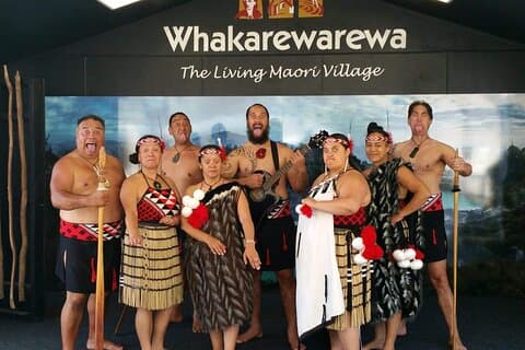 Village maori de Rotorua et combinaisons d'activités au départ d'Auckland