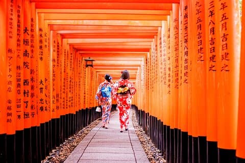 Vamos curtir Kyoto de quimono! Visite o misterioso Fushimi Inari