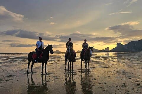 Sunset Horse Riding Tour på Ao Nam Mao Beach Krabi