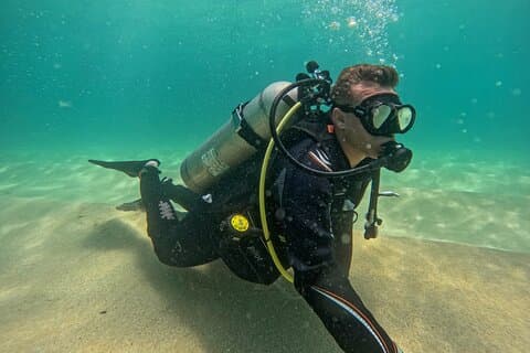 Los Cabos Buceo con 2 tanques hasta El Corredor (Buzos certificados)