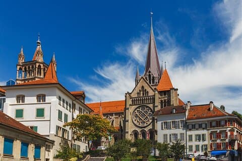 Lausanne Scavenger Hunt & Auto-Guided Audio Walking Tour