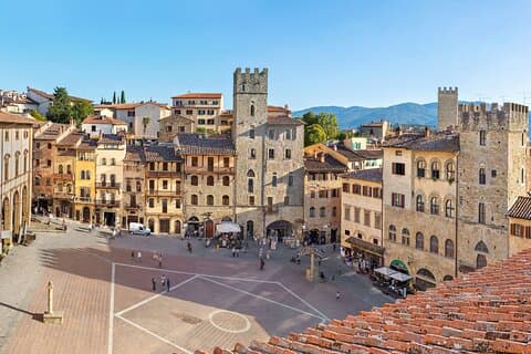 Visita guiada privada para familias a Arezzo, ideal para niños