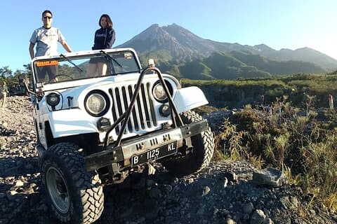 ジョグジャカルタ発プライベートメラピ火山4WDジープツアー