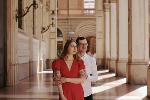 Private Photoshoot with a Professional Photographer in Bologna