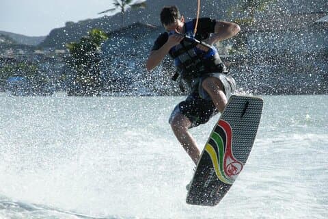 Actividad privada de wakeboard de 30 minutos en Hawaii Kai